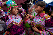 ragazze H'mong a fiori (Nord Vietnam)